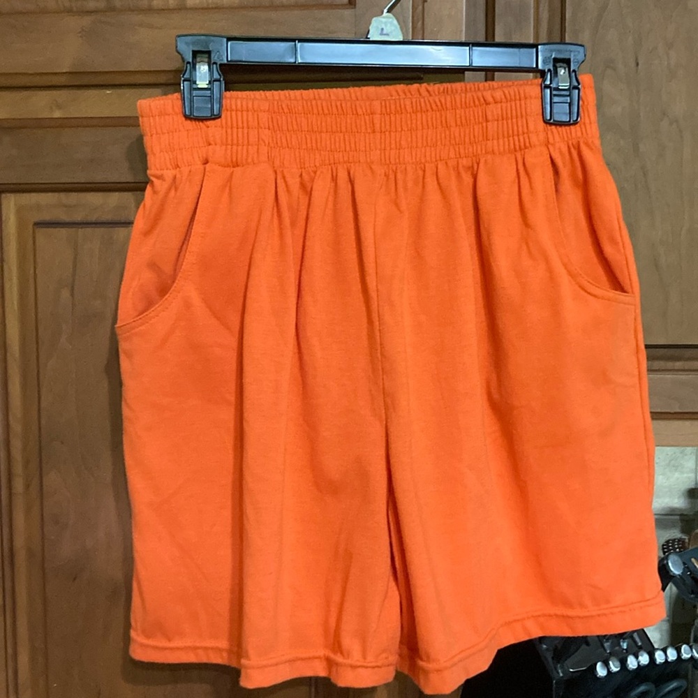 Spring Harbor size medium woman’s shorts
